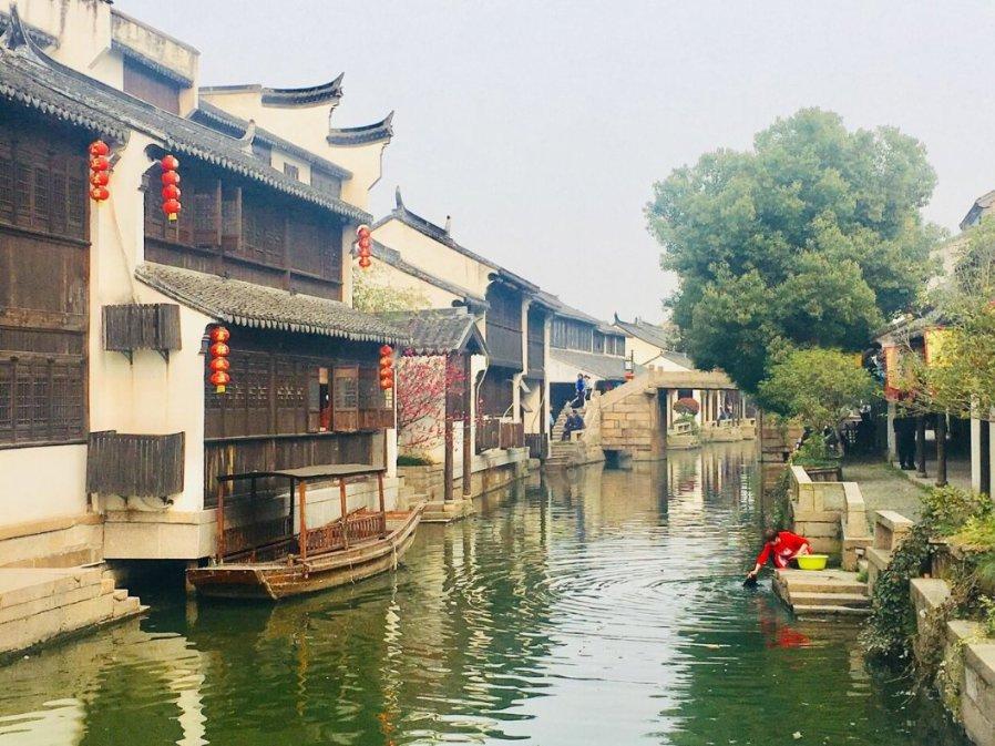 冬日雪暖阳｜-20度外地汽车严重漏油，沈阳巡警暖心救助